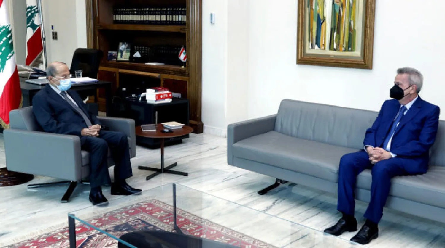 الرئيس ميشال عون مجتمعاً مع حاكم مصرف لبنان (دالاتي ونهرا)