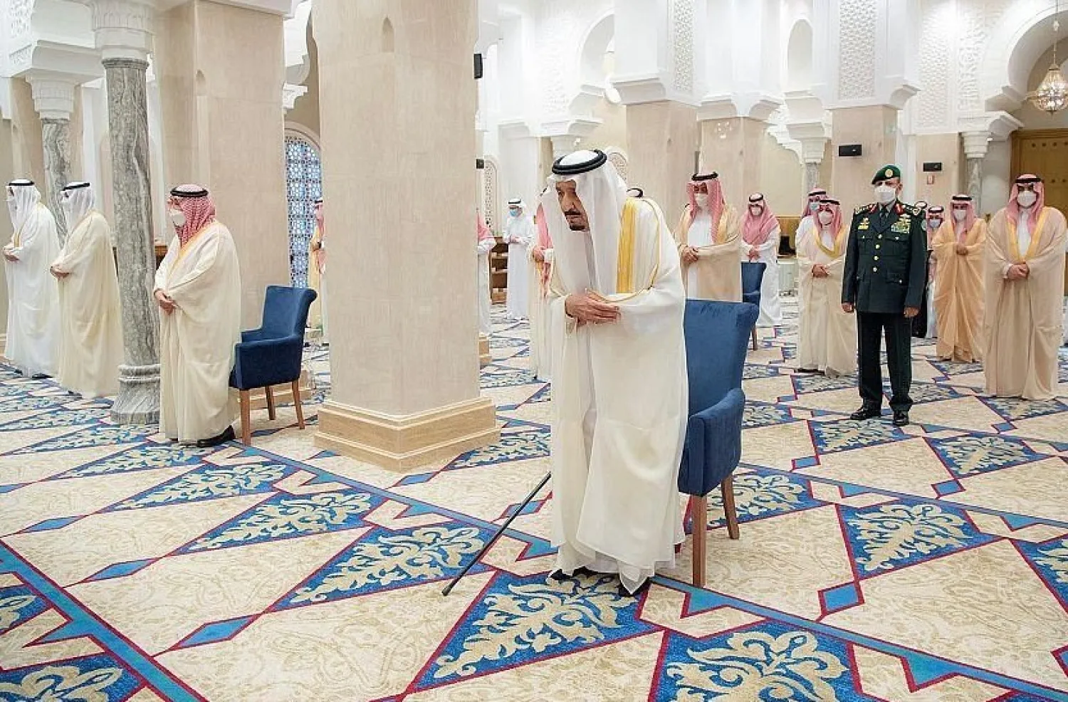 The Custodian of the Two Holy Mosques performs Eid Al-Fitr prayer. SPA