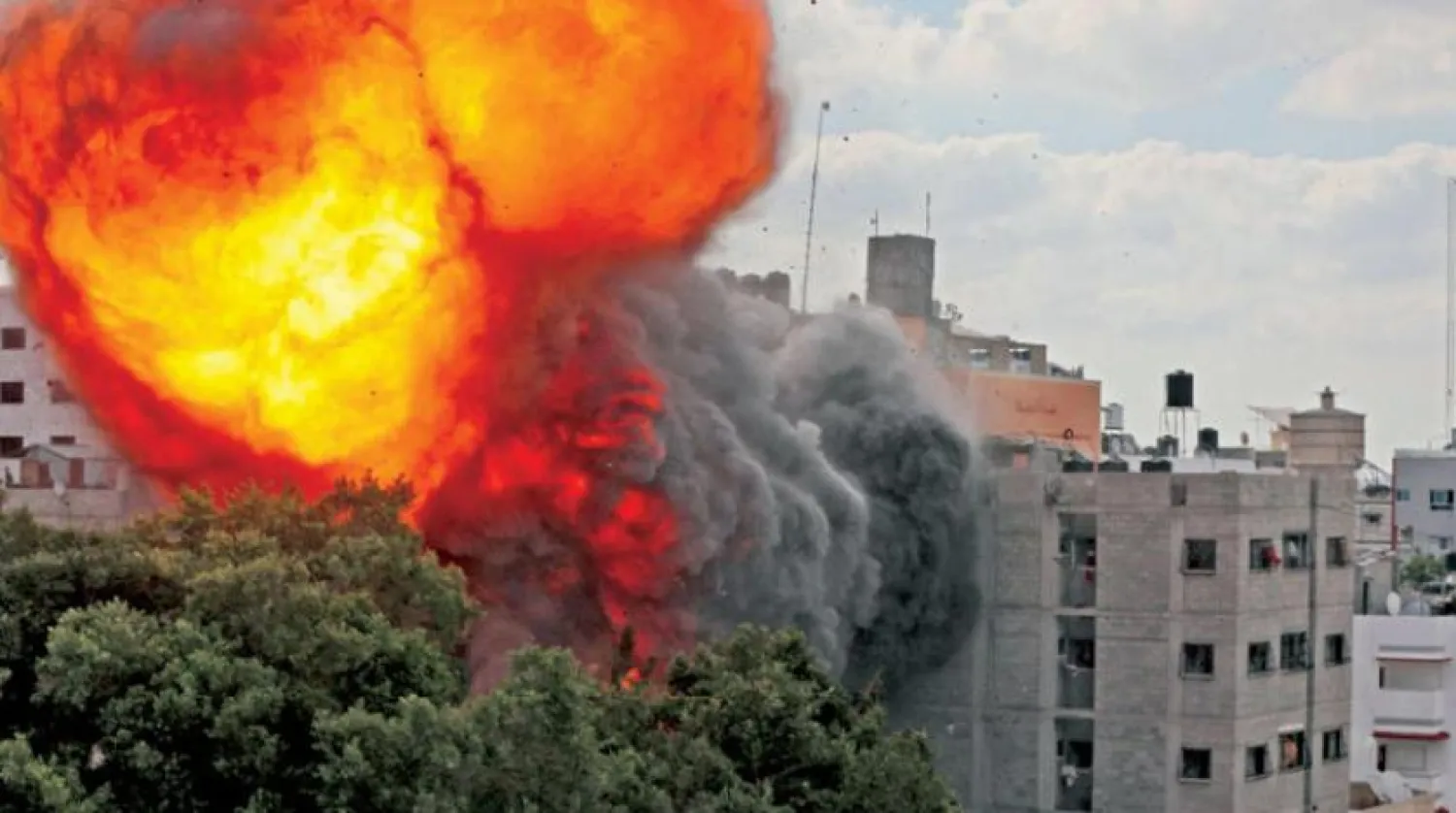 Dün Gazze’de el-Velid binasından İsrail’e ateş açıldı (AFP)