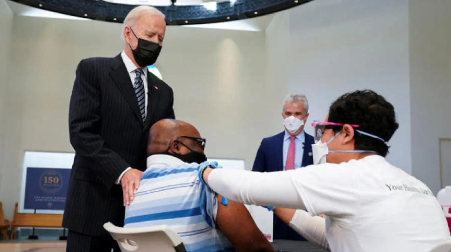 Biden, Virginia’da bir aşı merkezini ziyaret etti (Reuters) 