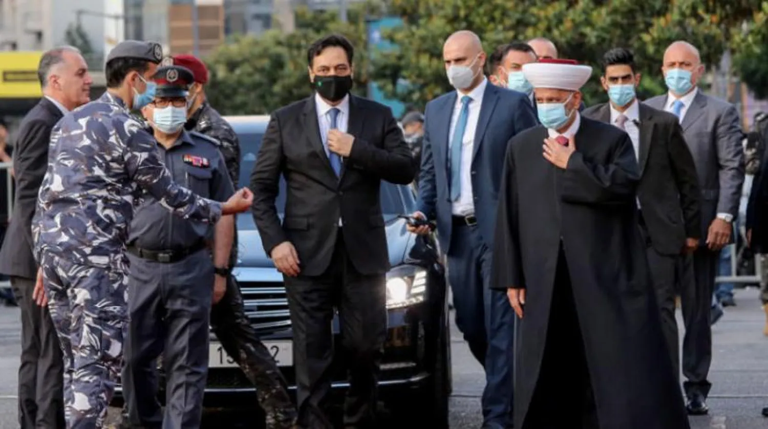 Lübnan Müftüsü Şeyh Abdullatif Deryan ve Sahh Hariri başkent Beyrut’ta bayram namazı kılmak için yola çıkarken (EPA)