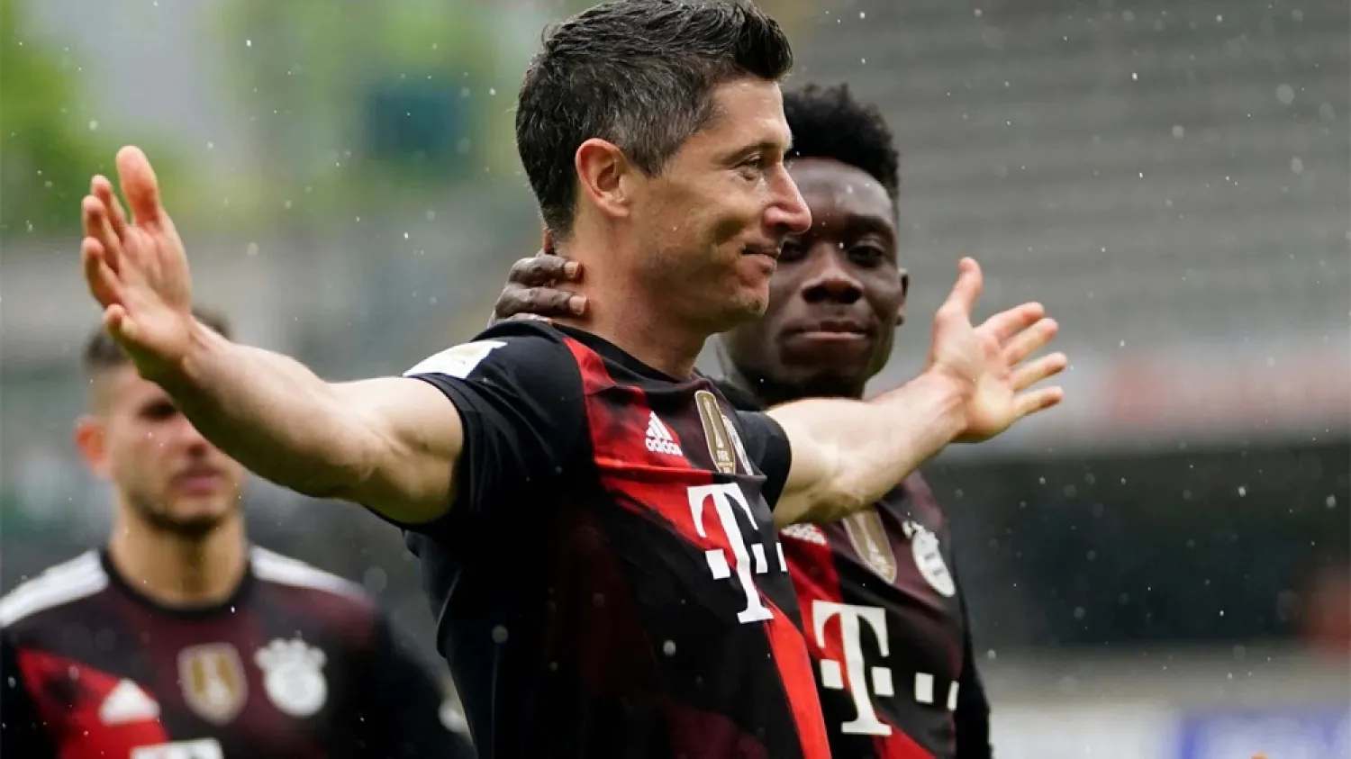 Robert Lewandowski after scoring his record-equalling goal. (Bayern Munich/Twitter)
