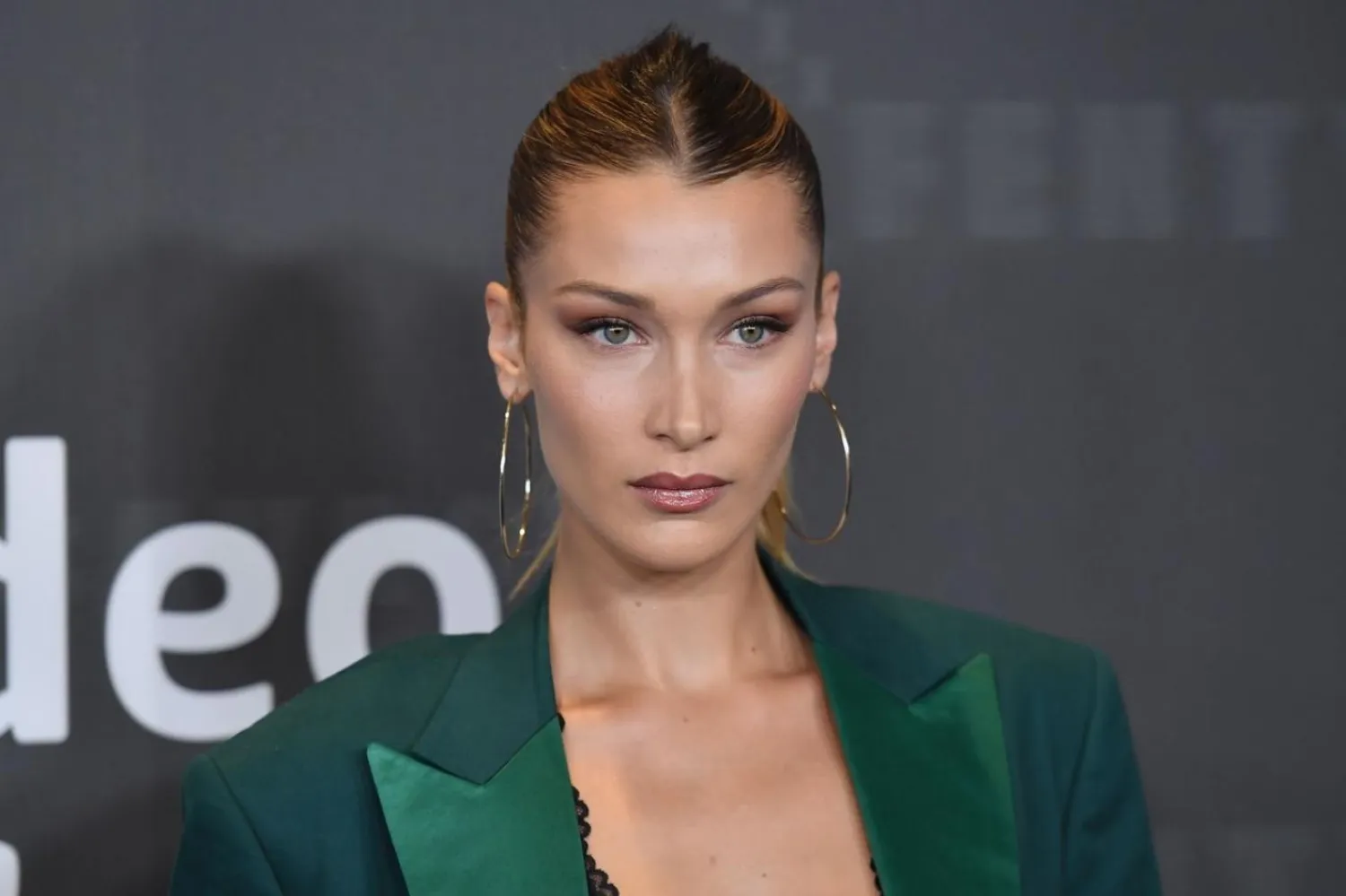 Bella Hadid, Filistin'e yönelik saldırılara sessiz kalanlara tepki gösterdi (AFP)