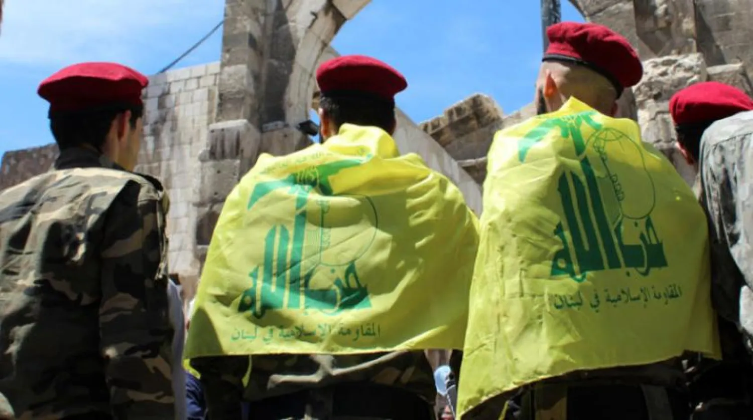 Suriye’nin başkenti Şam’da üzerlerinde Hizbullah bayrağı bulunan vatandaşlar (Reuters)