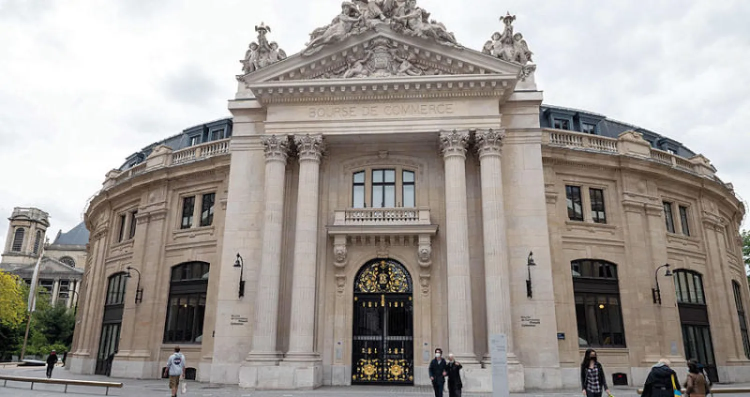 مبنى متحف بورصة السلع في باريس للملياردير بينو (أ.ف.ب)