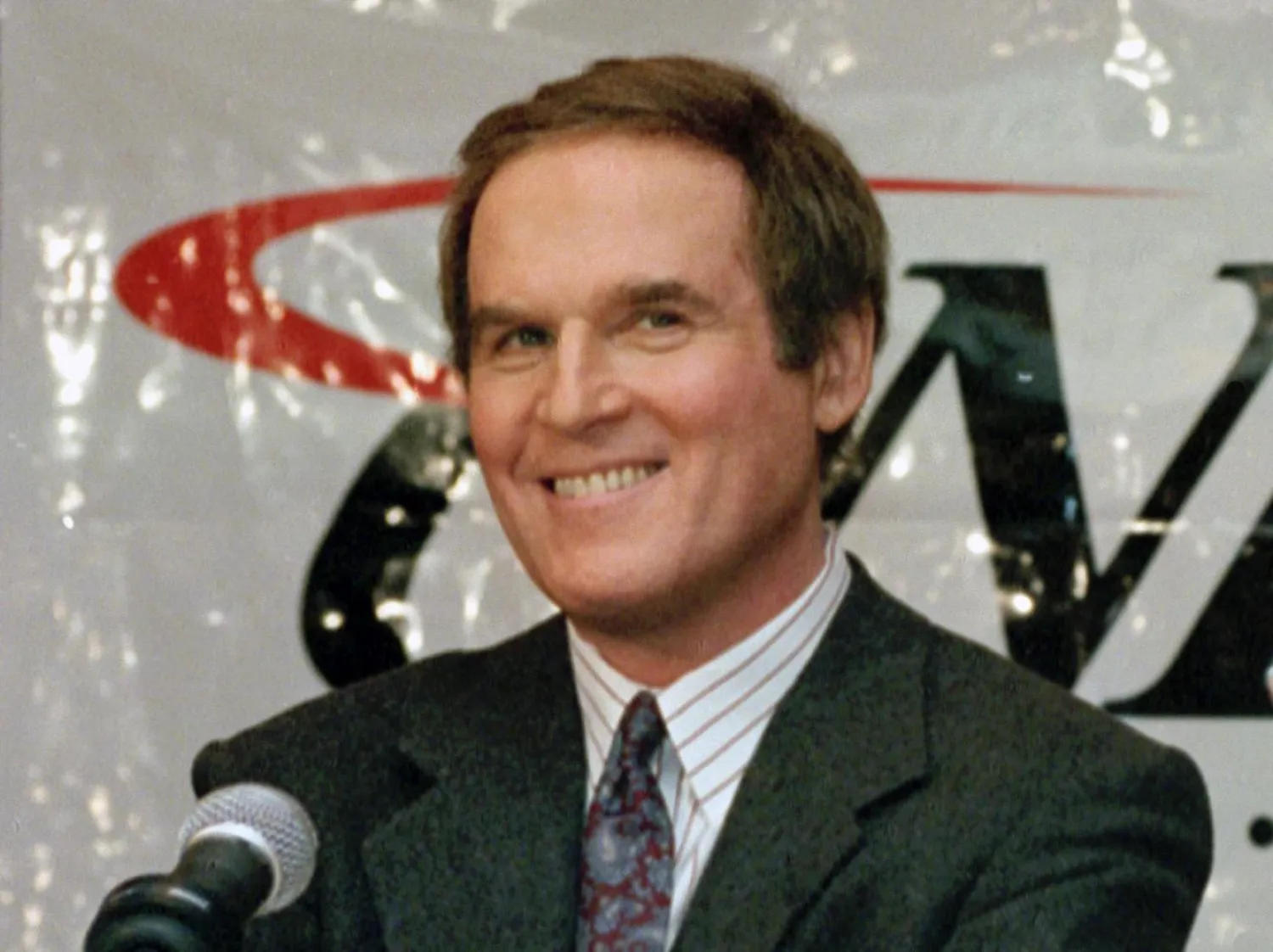 Actor/comedian Charles Grodin, appears at a news conference announcing him as host of CNBC's new primetime show "Charles Grodin" in New York on Nov. 15, 1994. (AP)