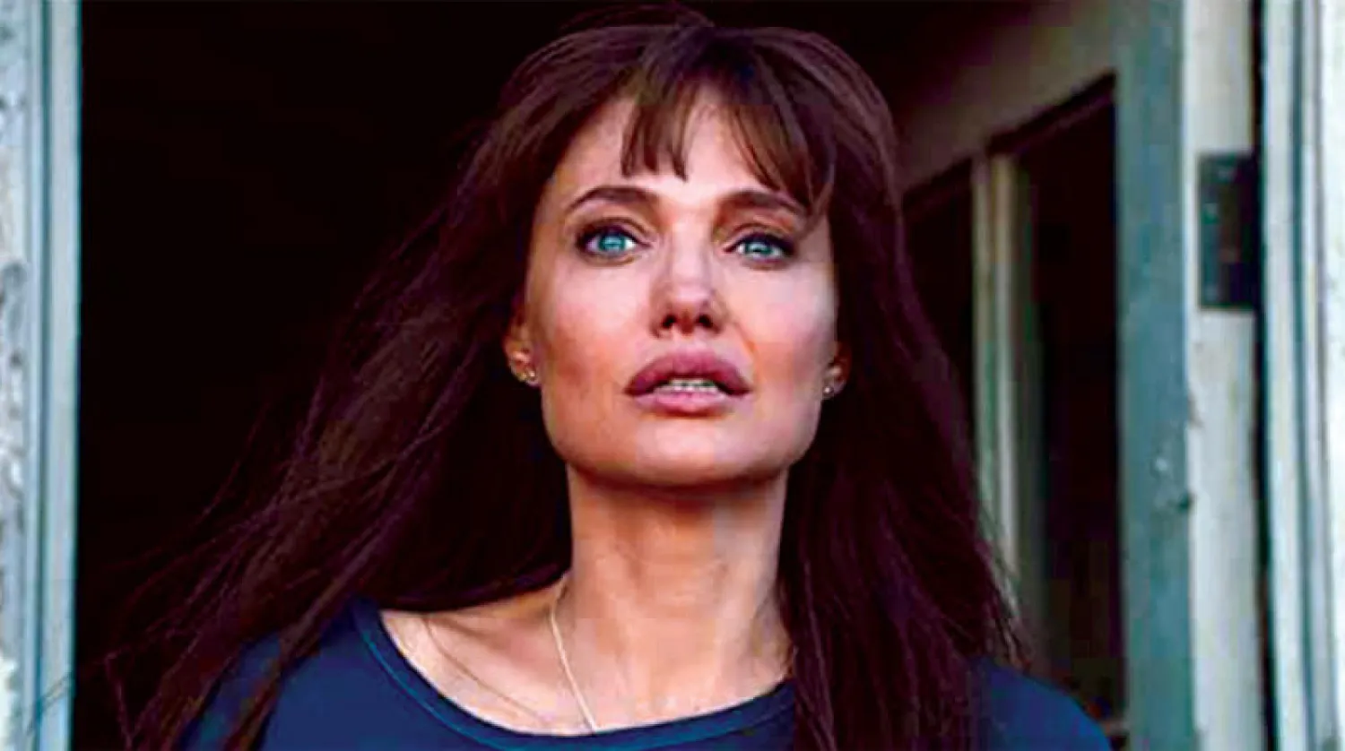 قلق في عيني أنجلينا جولي في «أولئك الذين يتمنون موتي»