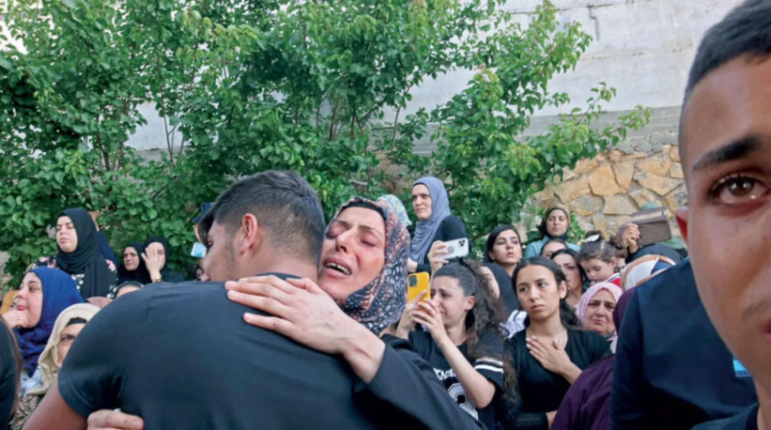 جنازة محمد كيوان أمس الذي قتل برصاص إسرائيلي في أم الفحم شمال فلسطين (أ.ف.ب)