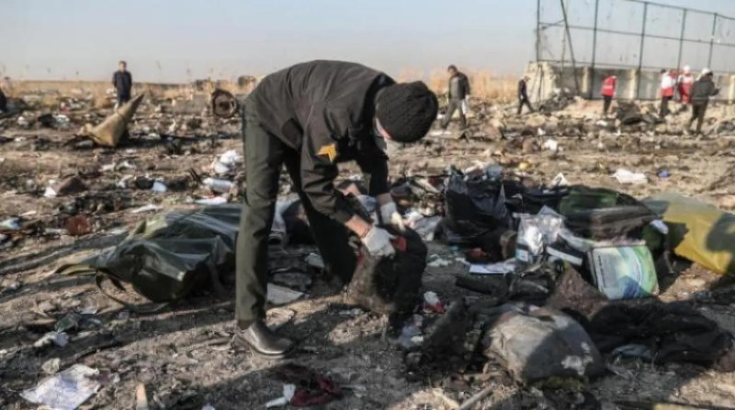 حطام الطائرة المنكوبة في طهران (د.ب.أ)