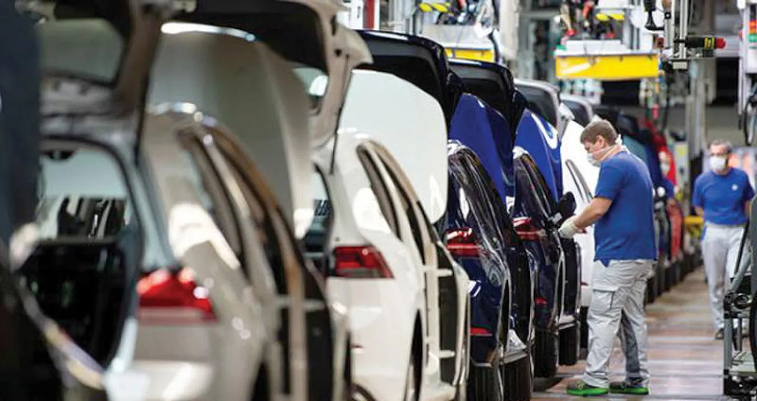 تحسنت ثقة الشركات في ألمانيا بأكثر من المتوقع في مايو (رويترز)