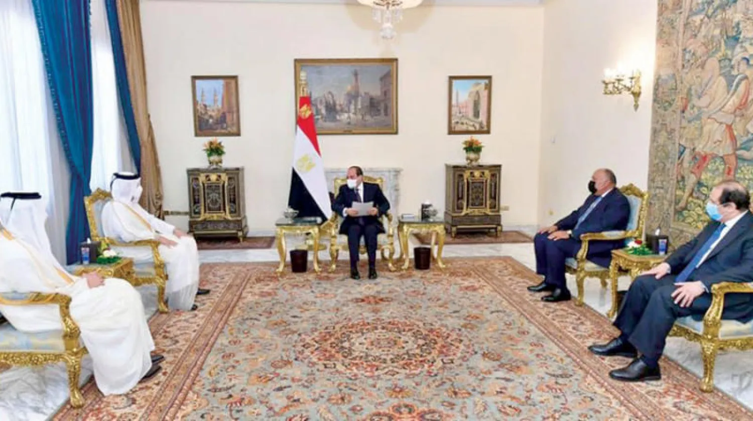 الرئيس المصري خلال استقبال وزير خارجية قطر في القاهرة أمس (الرئاسة المصرية)