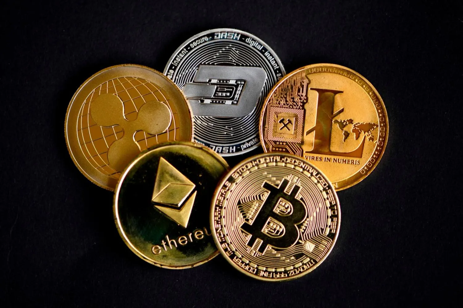 Kripto para birimleri dünyanın farklı yerlerinden gelen açıklamaların ardından sert düşüşler yaşadı (AFP)

