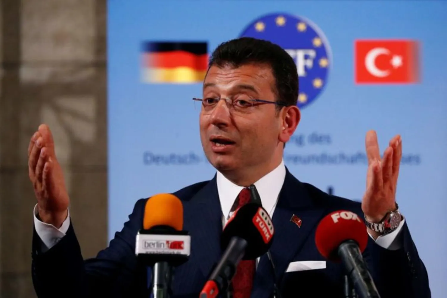  Istanbul Mayor Ekrem Imamoglu speaks after being awarded with the German-Turkish Friendship Award "Kybele 2019" in Berlin, Germany, November 8, 2019.