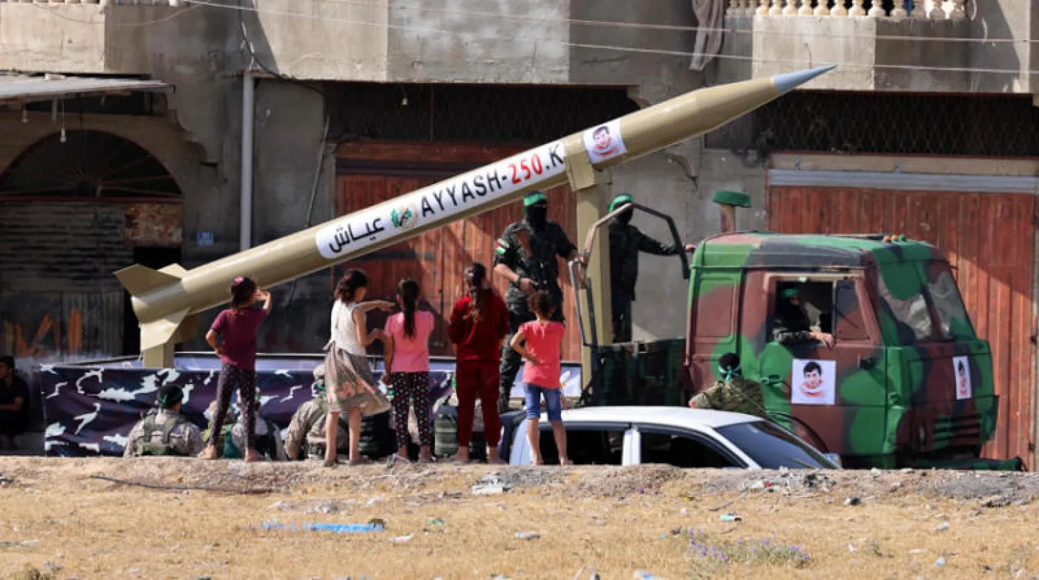 عرض عسكري لـ{كتائب القسام} في رفح أول من أمس (أ.ف.ب)