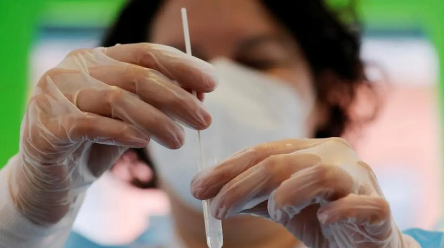 Birçok kişi hızlı test yaptırıyor (Arşiv - Reuters)