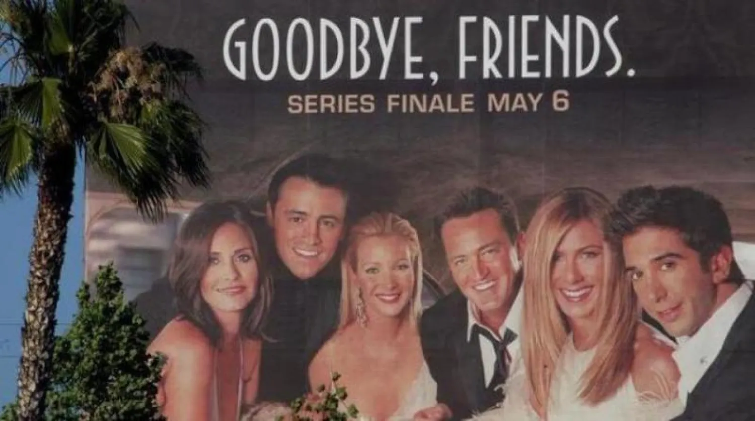 إعلان حلقة من مسلسل فريندز الشهير الذي بث من عام 1994 إلى 2004 (أرشيف - رويترز)