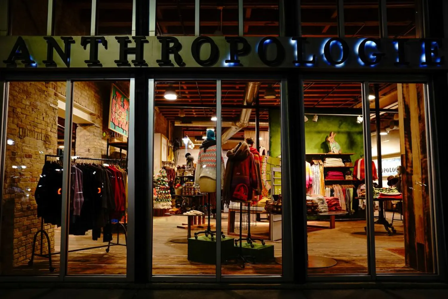 A closed Anthropologie women's clothing store is seen in Milwaukee's Historic Third Ward neighborhood, as the coronavirus outbreak continues in Milwaukee, Wisconsin, US, October 31, 2020. (Reuters)