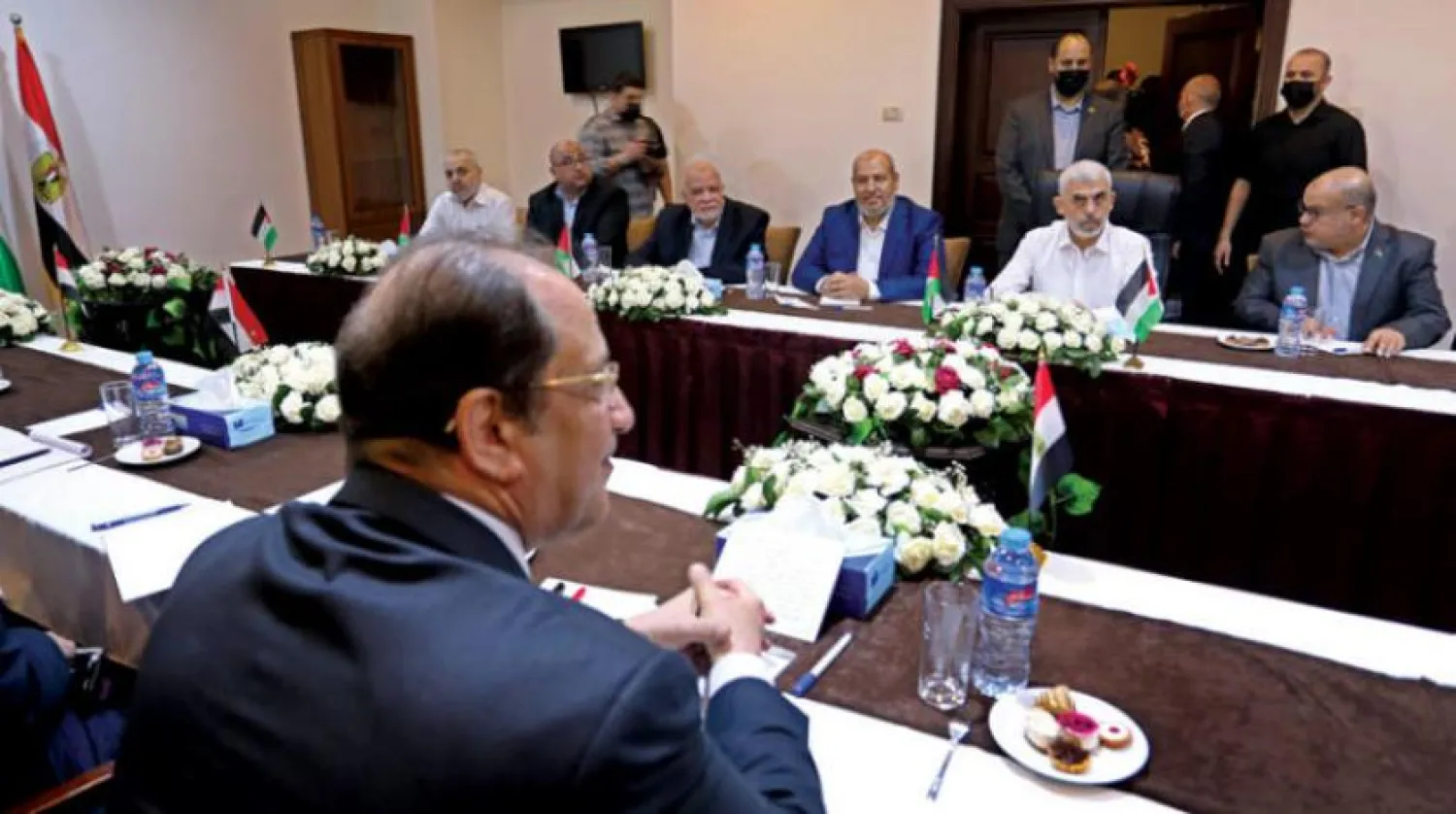 Mısır İstihbarat Başkanı General Abbas Kamil geçen pazar günü Gazze’de Hamas heyetiyle bir araya geldi. (AP)