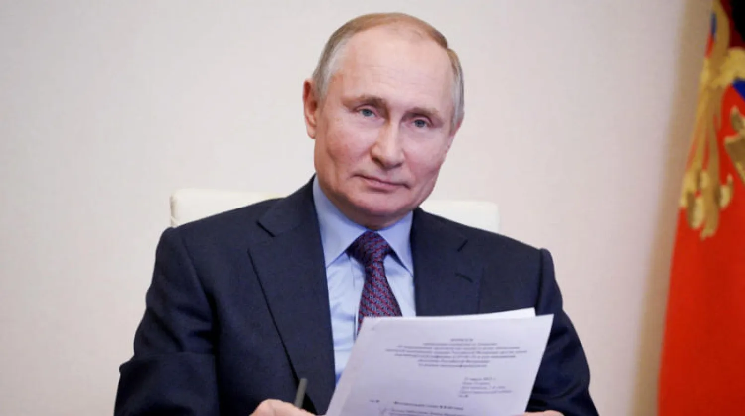 بوتين يترأس اجتماعاً حول «كوفيد - 19» في مارس الماضي (أ.ف.ب)