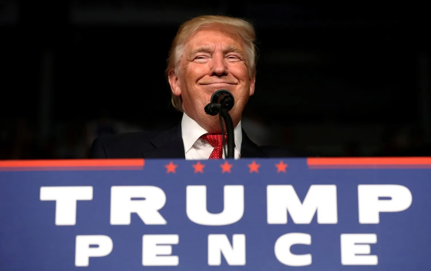 Donald Trump smiles during a campaign rally in Fort Myers, Florida, September 19, 2016. (Reuters)