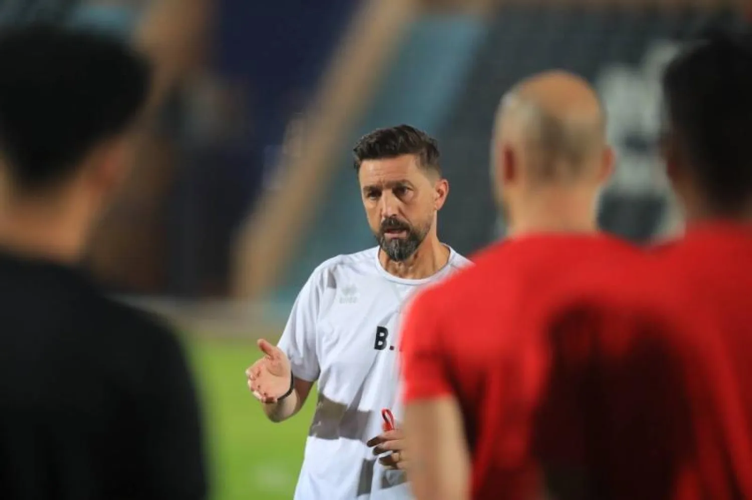 المدرب الألباني بيسينك هاسي (المركز الإعلامي بنادي الرائد)