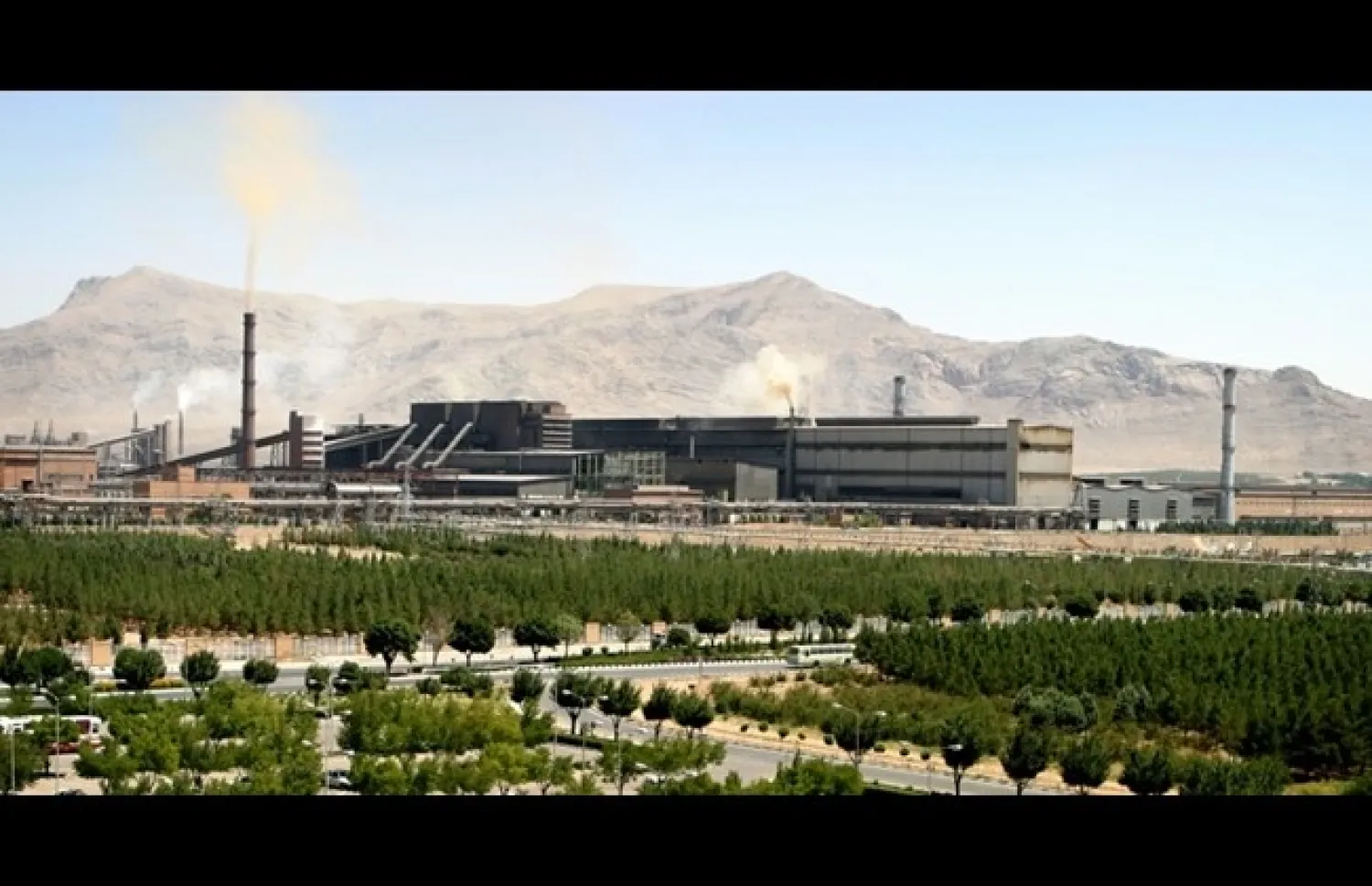 A general view is seen of the Isfahan Iron Smelter 451km south of Tehran. REUTERS/Morteza Nikoubazl

