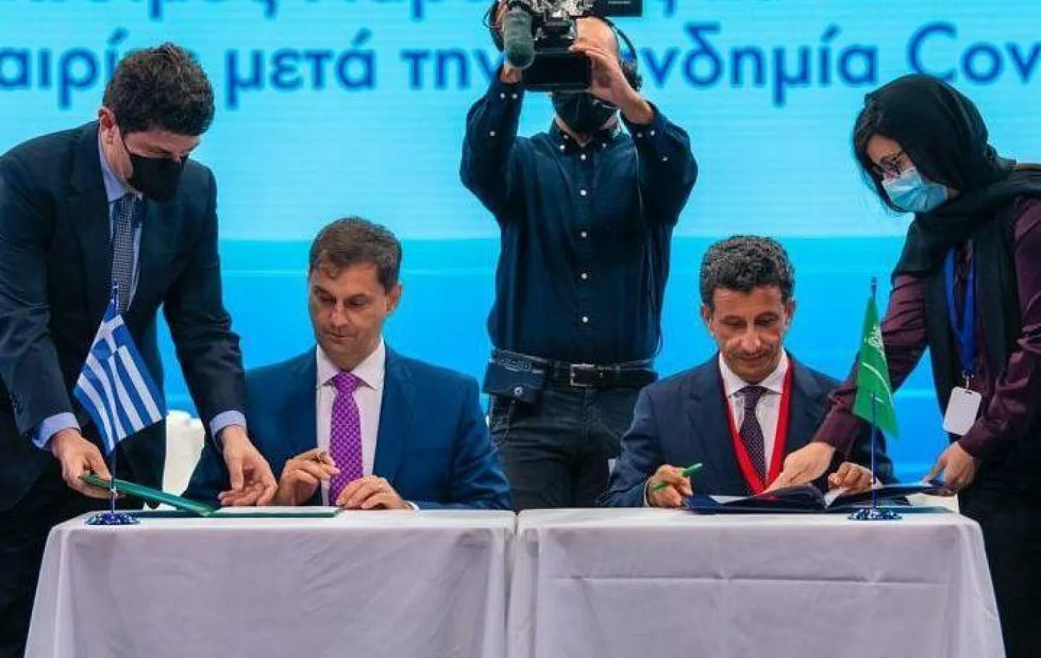جانب من توقيع مذكرة التفاهم بين السعودية واليونان في أثينا (واس)