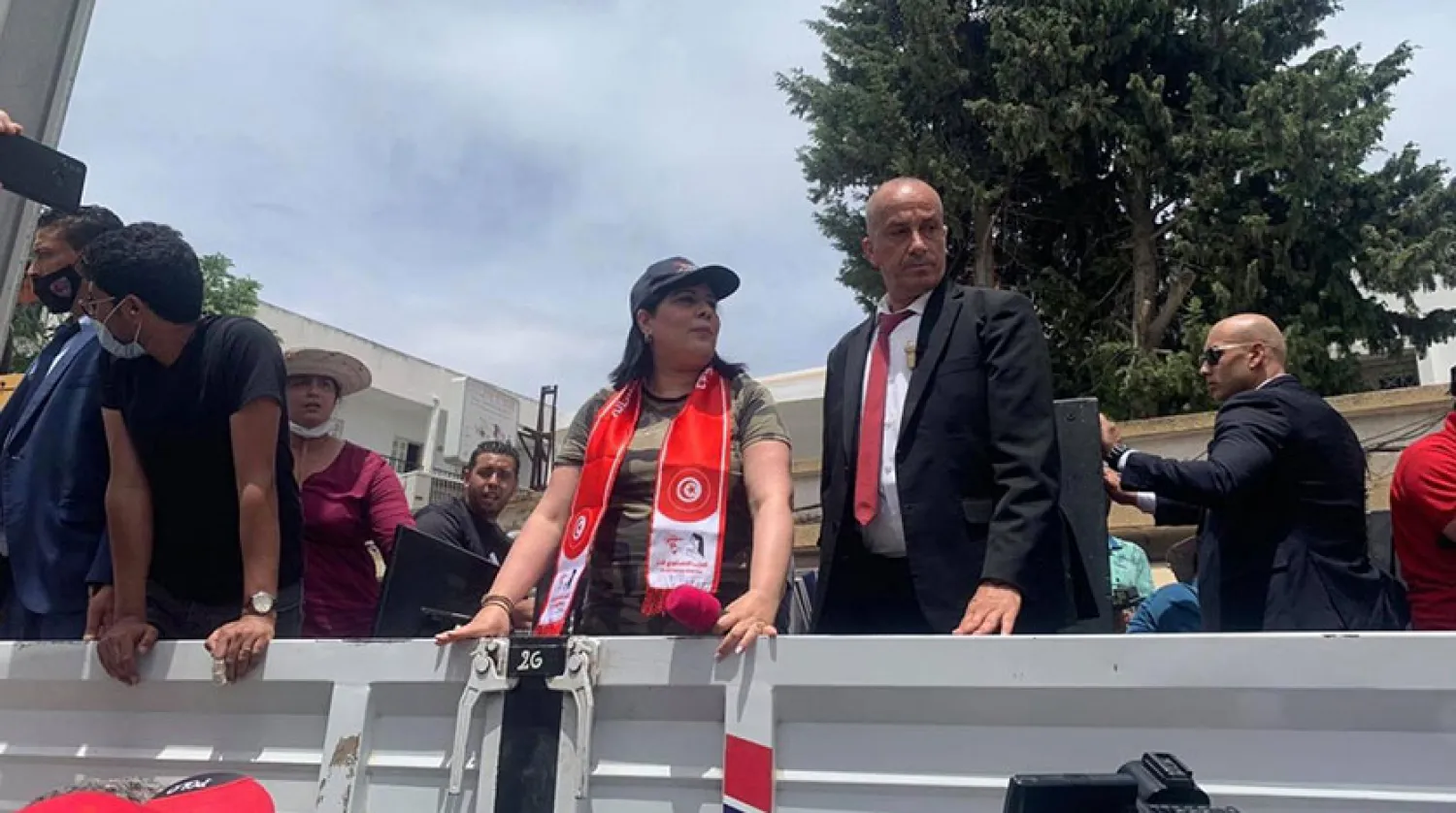 Özgür Anayasa Partisi lideri, destekçilerini meclis binası önünde oturma eylemi yapmaya çağırdı (Independent Arabia)