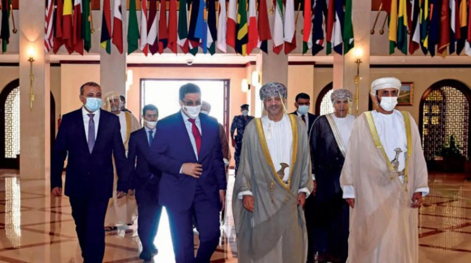 Yemen Dışişleri ve Göçmen İşleri Bakanı Dr. Ahmed Avad bin Mübarek, Maskat'ta Ummanlı mevkidaşı Bedr Bin Hamed el-Busaidi ile bir araya geldi. (AFP)