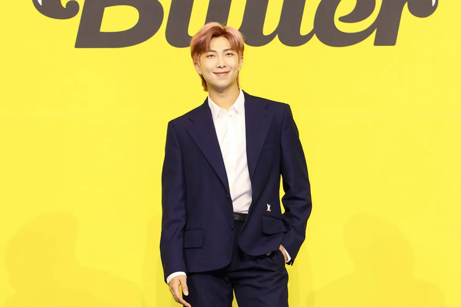 RM ve grubun diğer üyeleri 21 Mayıs'ta piyasaya sürülen Butter parçasının tanıtımı için basın toplantısı düzenlemişti (Big Hit Music)