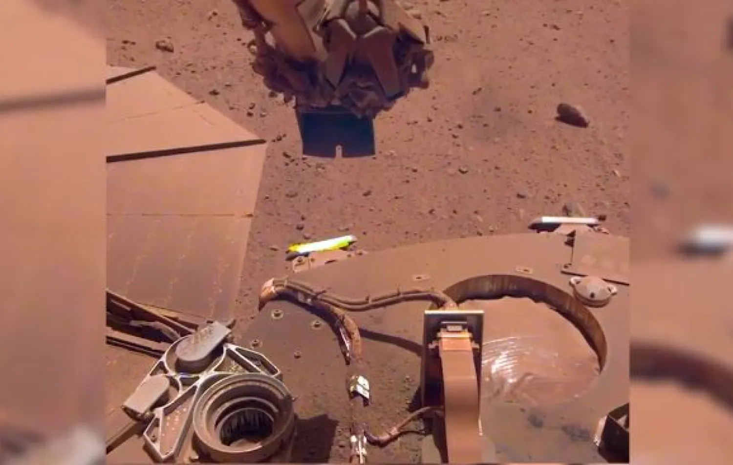 NASA'nın Mars aracı kendini temizlemek için kum banyosu yaptı