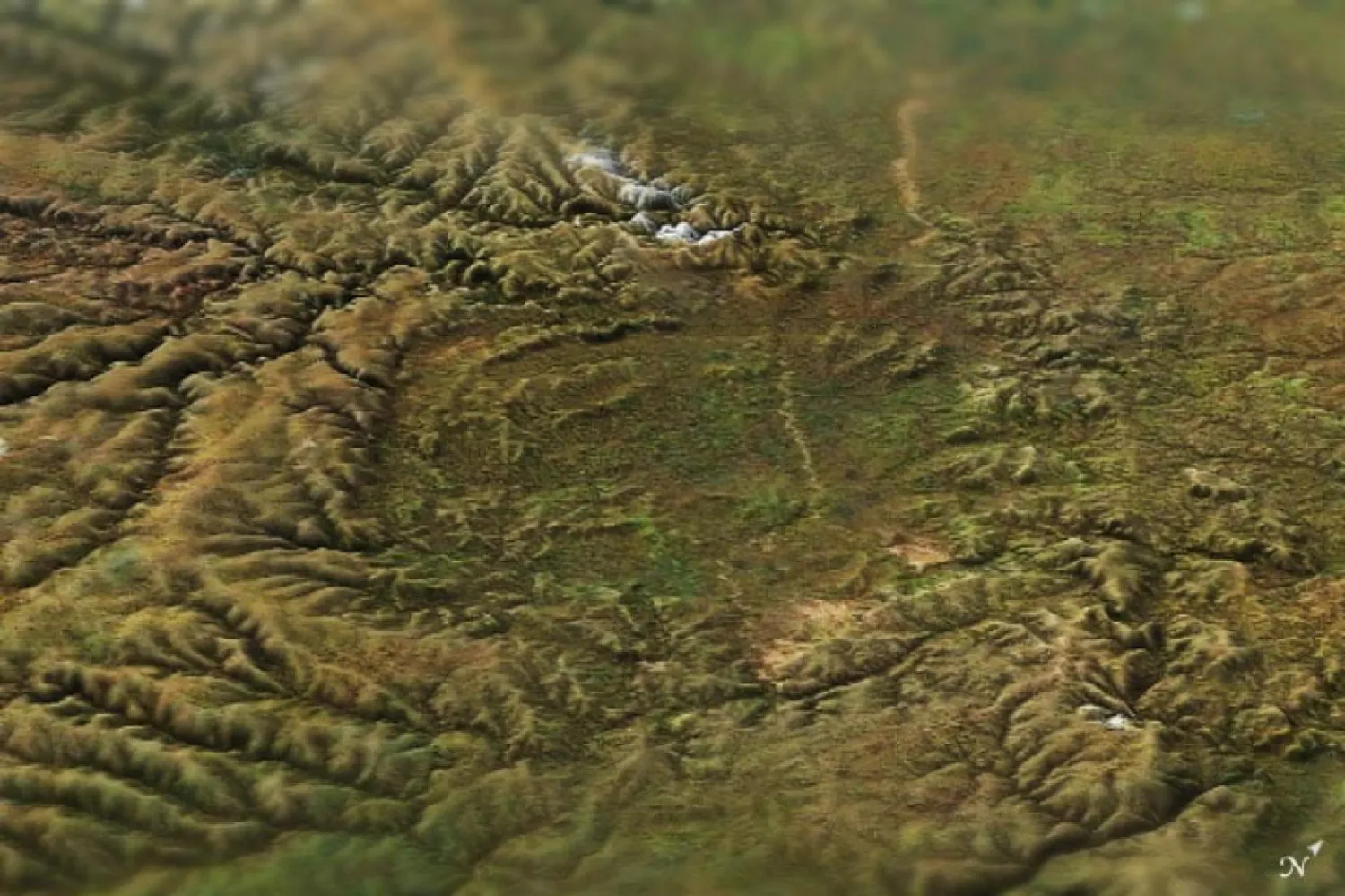 Laptev Denizi kıyılarından yaklaşık 100 kilometre uzaklıkta bulunan yuvarlak çöküntü, onu çevreleyen arazinin yaklaşık 150 ila 200 metre altına iniyor (NASA)