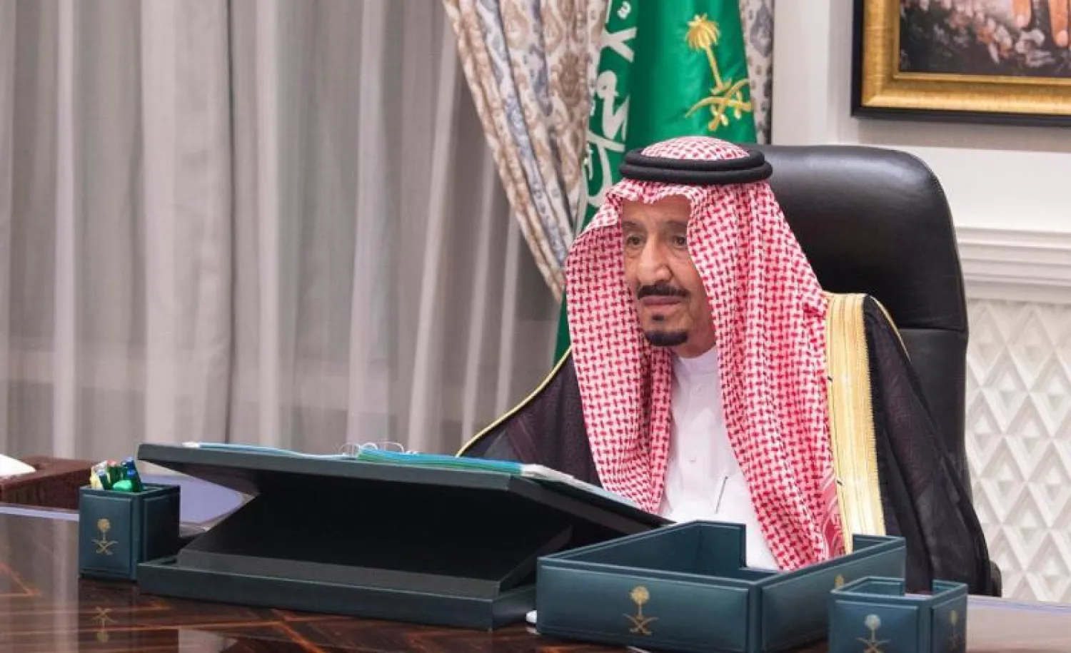 خادم الحرمين الشريفين الملك سلمان بن عبد العزيز مترئساً جلسة مجلس الوزراء عبر الاتصال المرئي (واس)