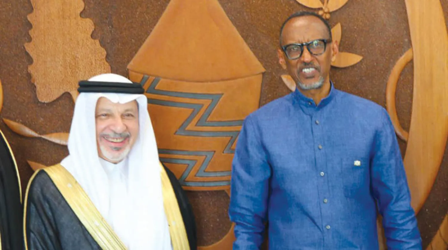 رئيس رواندا لدى لقائه وزير الدولة السعودي للشؤون الأفريقية في العاصمة كيغالي أمس (تويتر)