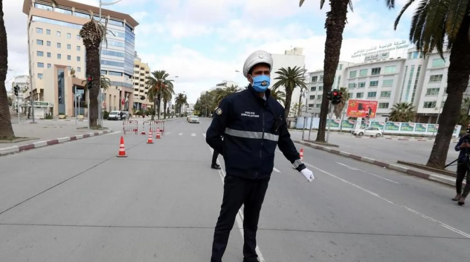  A Tunisian policeman stands guard amid a lockdown due to the Covid-19 pandemic in Tunis, Tunisia. (EPA file photo)
