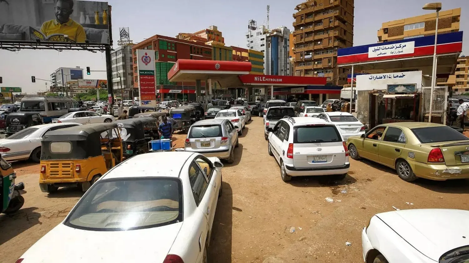 Sudanese queue up at petrol stations to fill up after the government decided to scrap subsidies on petrol and diesel, more that doubling prices. (AFP)