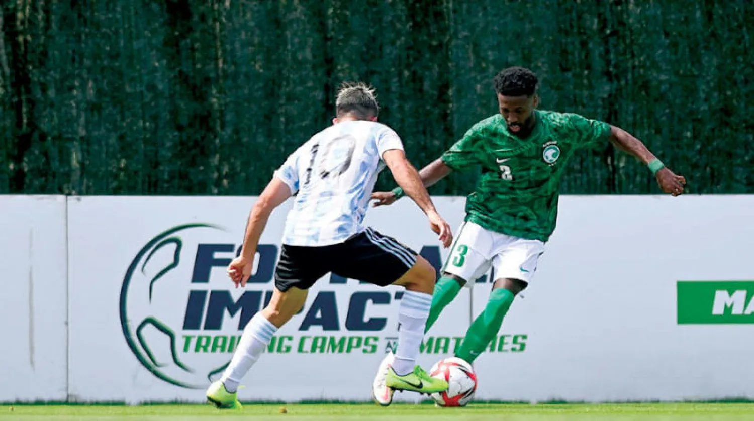 جانب من المواجهة التي جمعت الأخضر الأولمبي ونظيره الأرجنتيني (الشرق الأوسط)