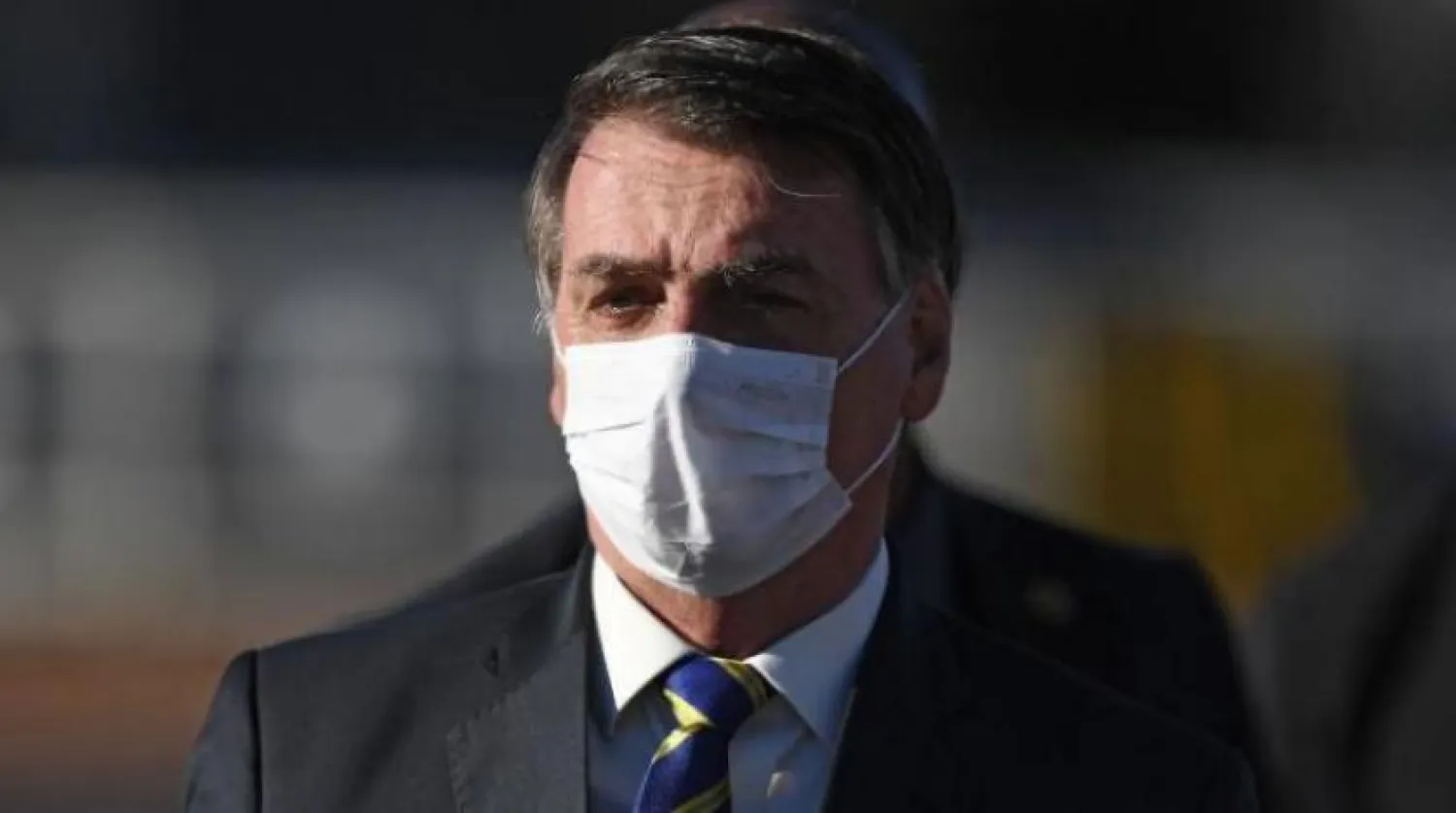 Brezilya Devlet Başkanı Jair Bolsonaro’nun başı maske ile dertte (Arşiv - AFP)