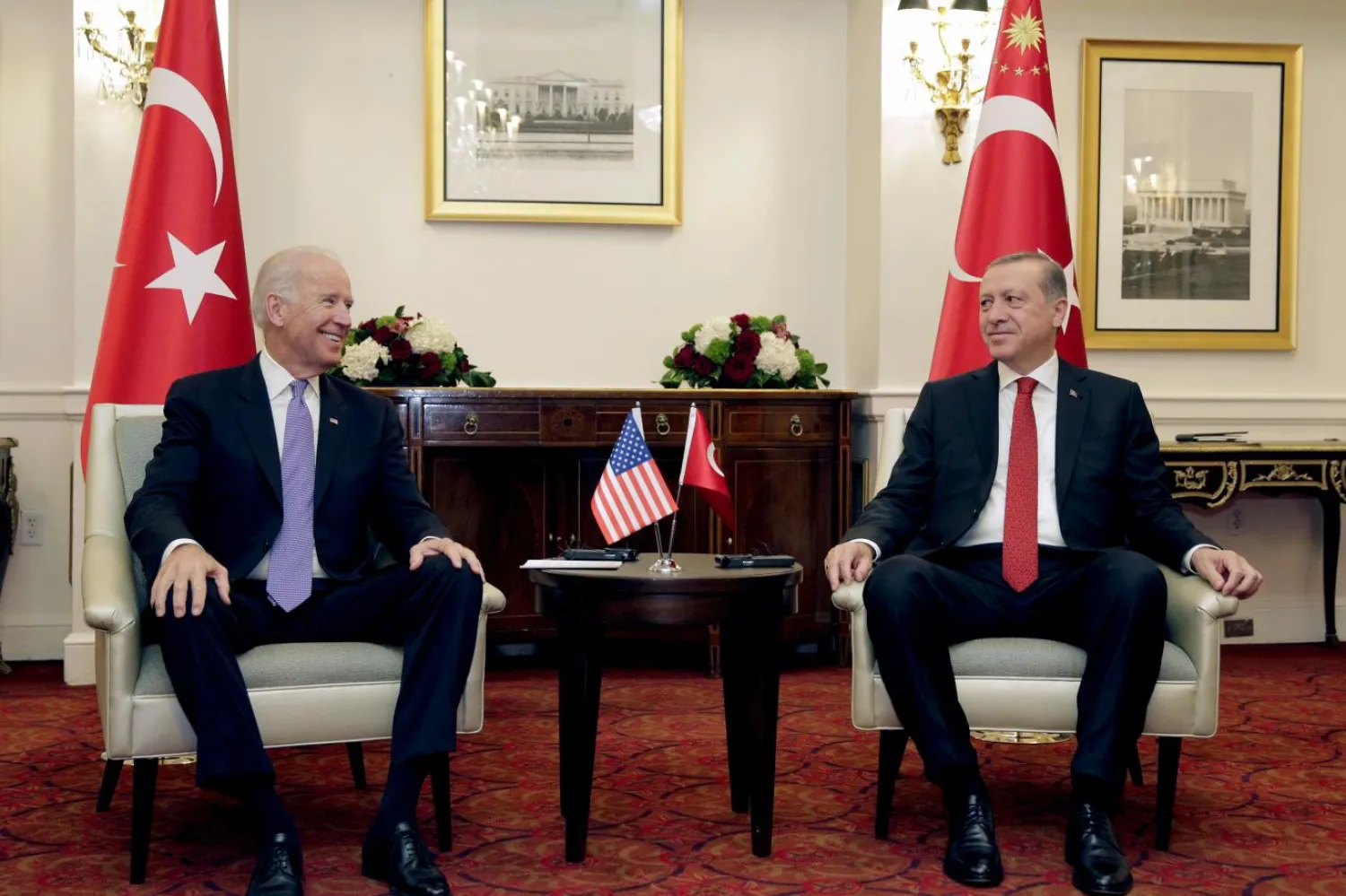 Joe Biden, 31 Mart 2016'da ABD Başkan Yardımcısı olduğu dönemde Washington'ı ziyaret eden Cumhurbaşkanı Erdoğan'la (Reuters)