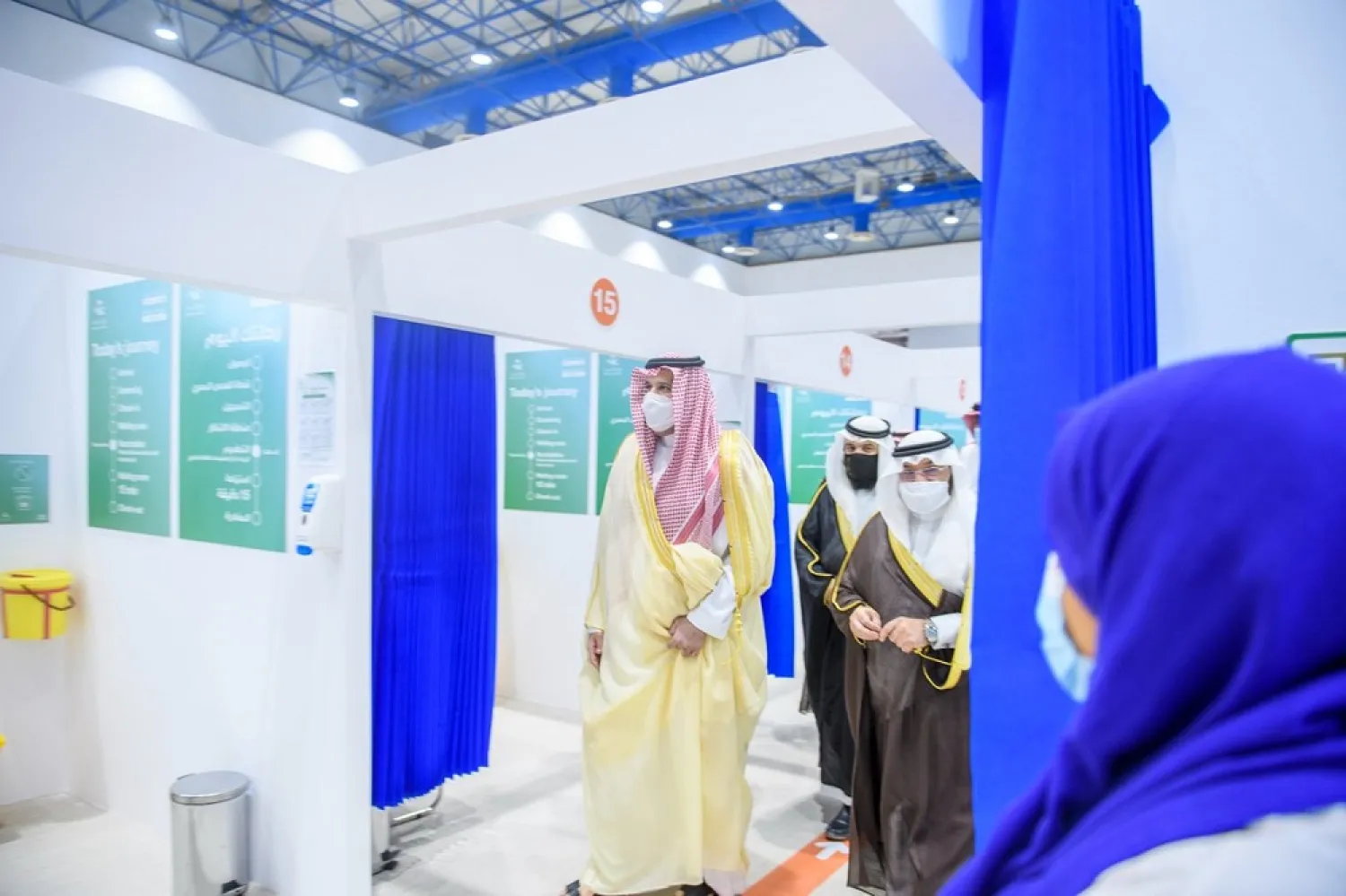 Prince Faisal bin Salman bin Abdulaziz, Governor of the Madinah region, inaugurates a new vaccination center. (SPA)