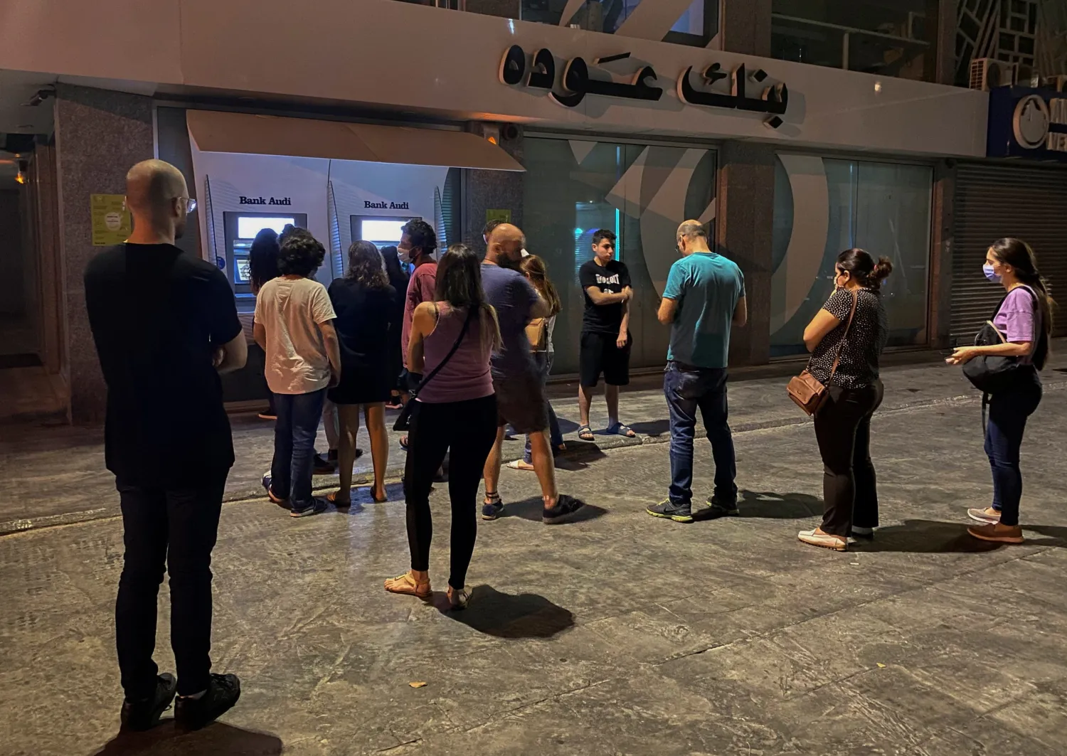 People wait to withdraw money from ATM cash machines in Beirut, Lebanon June 2, 2021. (File photo: Reuters)
