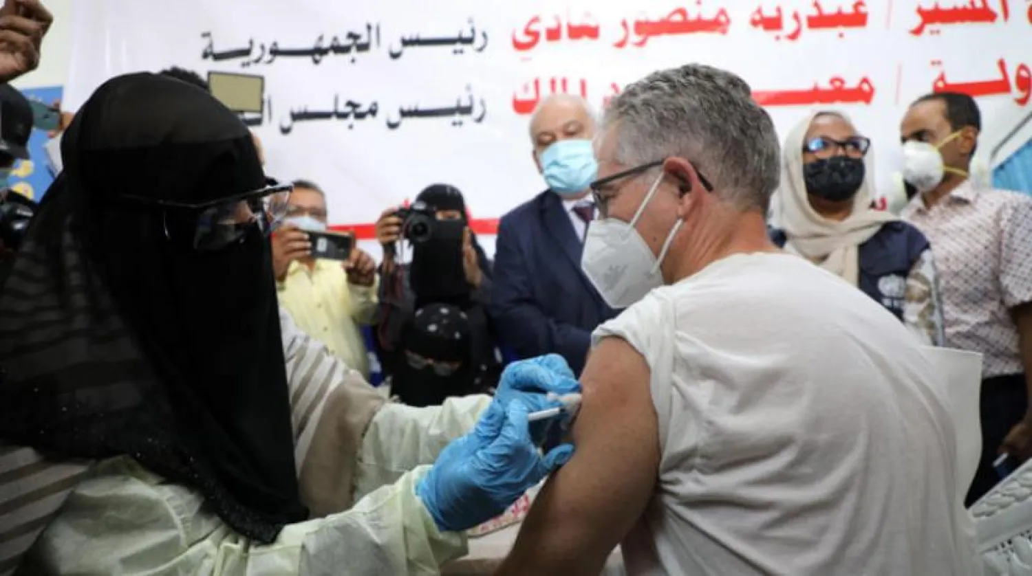 Nisan ayında Aden’de aşı kampanyasının başlatılırken çekilen bir kare (EPA)