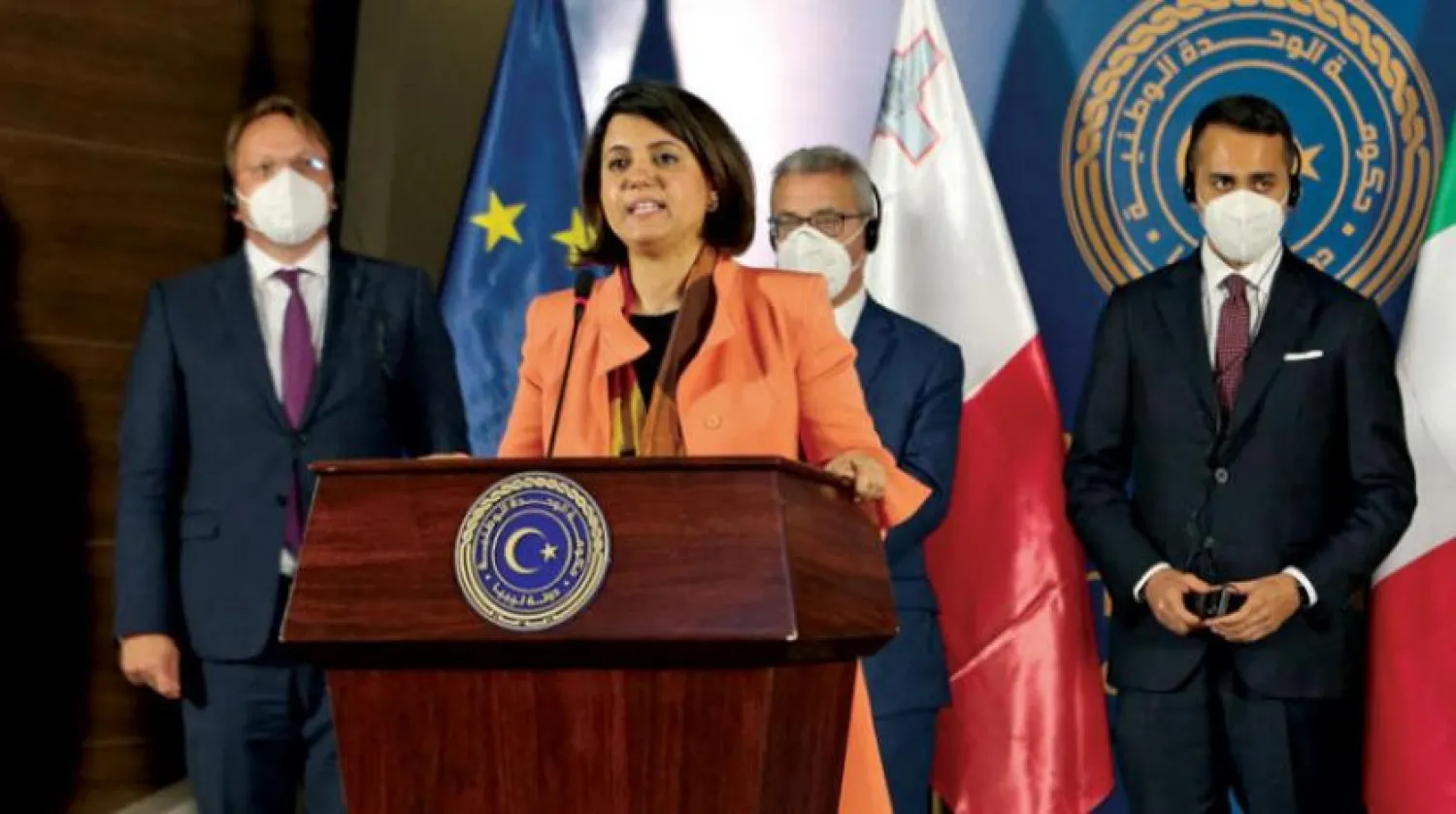 Libya Dışişleri Bakanı Menguş, Iraklı mevkidaşı ile düzenlediği ortak basın toplantısında ‘Irak’ın Trablus büyükelçiliğinin yeniden ülkedeki çalışmalarına dönmesi’ çağırısında bulundu (AFP)