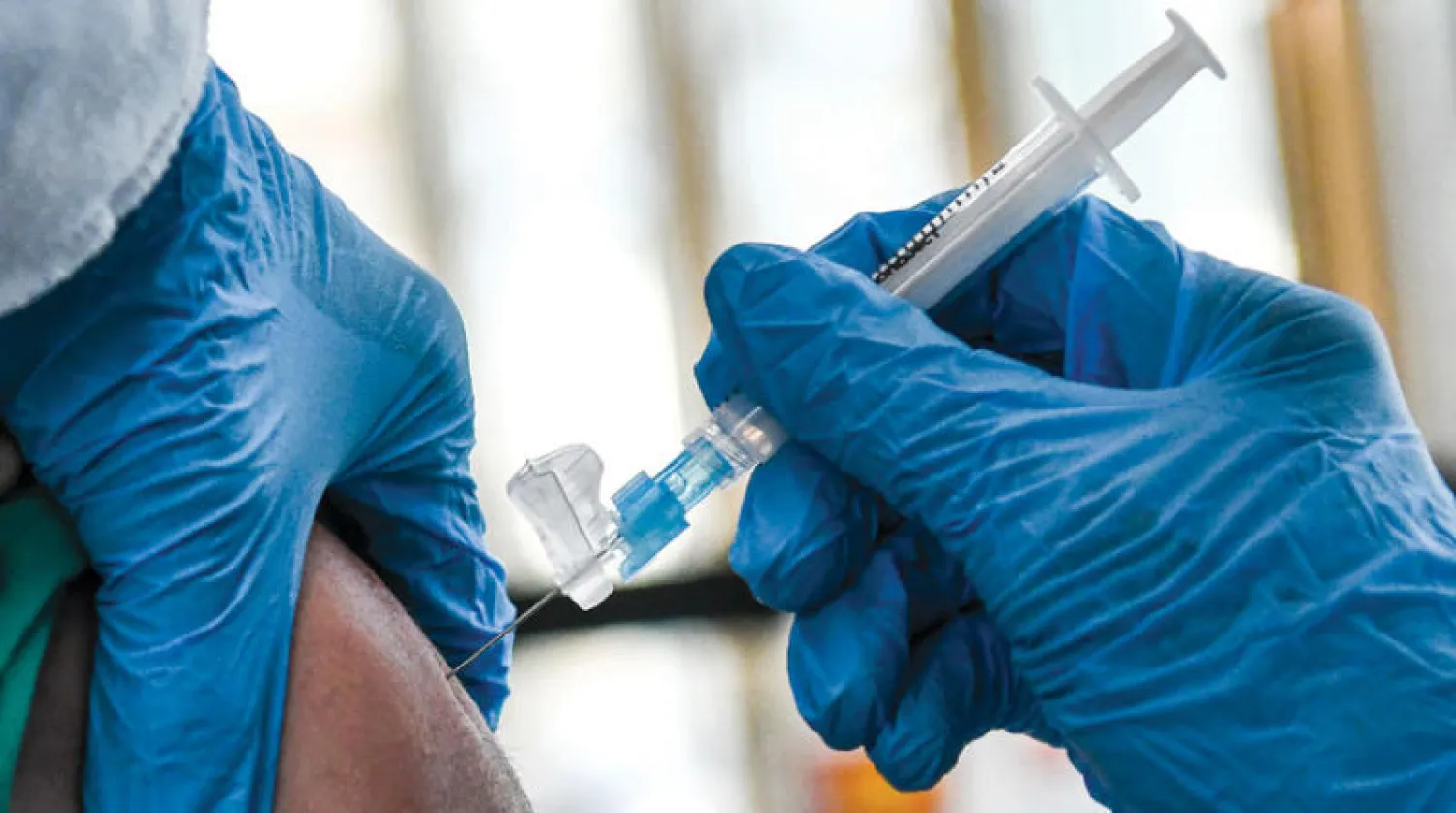 جانب من حملة التطعيم في ولاية فلوريدا الأميركية (أ.ف.ب)