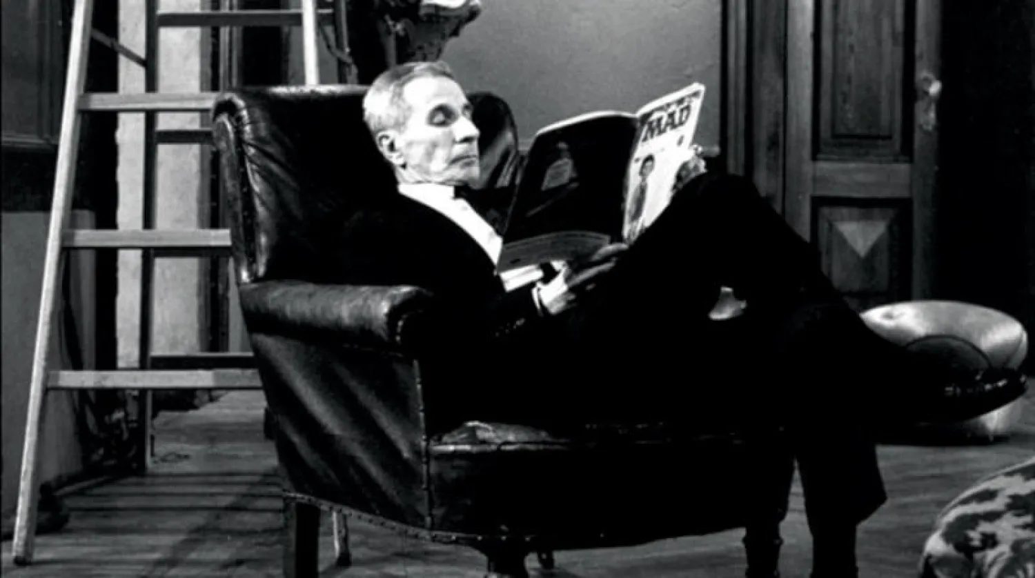 بوزاتي في مكتبه