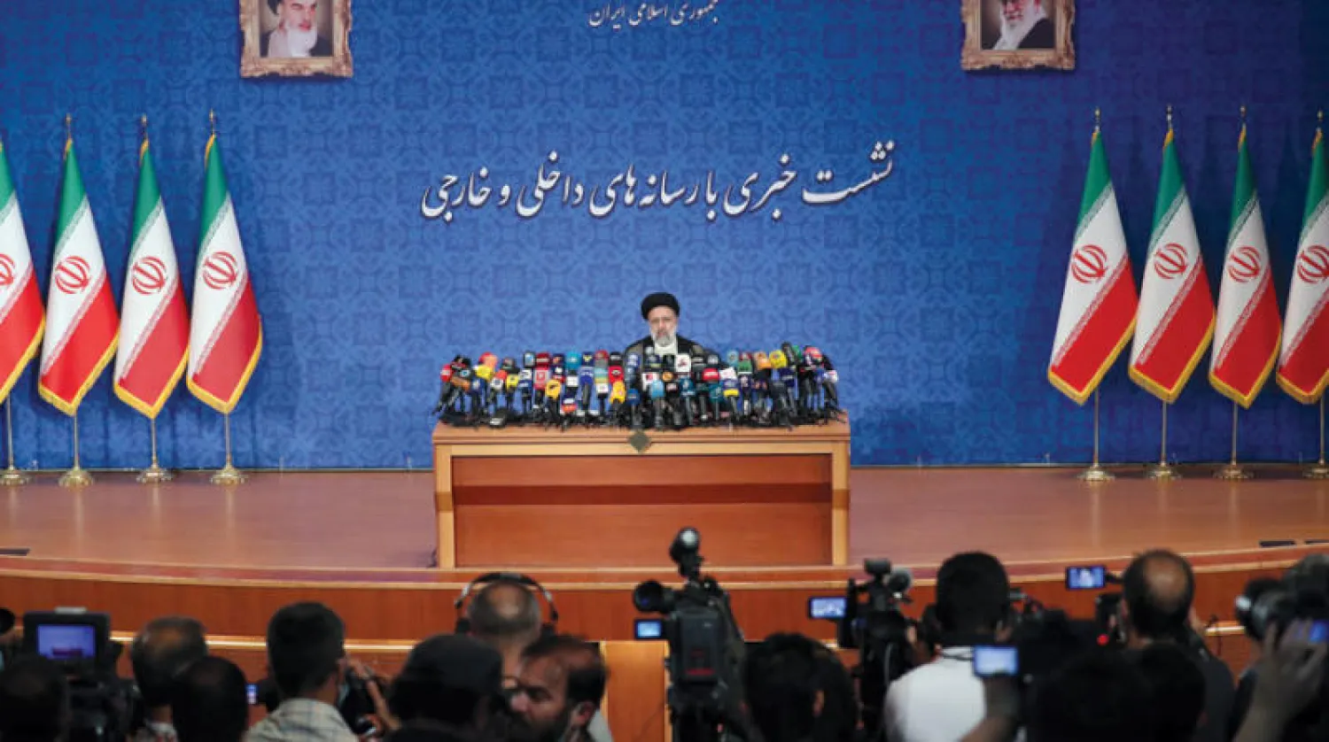 إبراهيم رئيسي في أول مؤتمر صحافي بعد يومين من إعلان فوزه بالانتخابات الرئاسية أمس (إ.ب.أ)