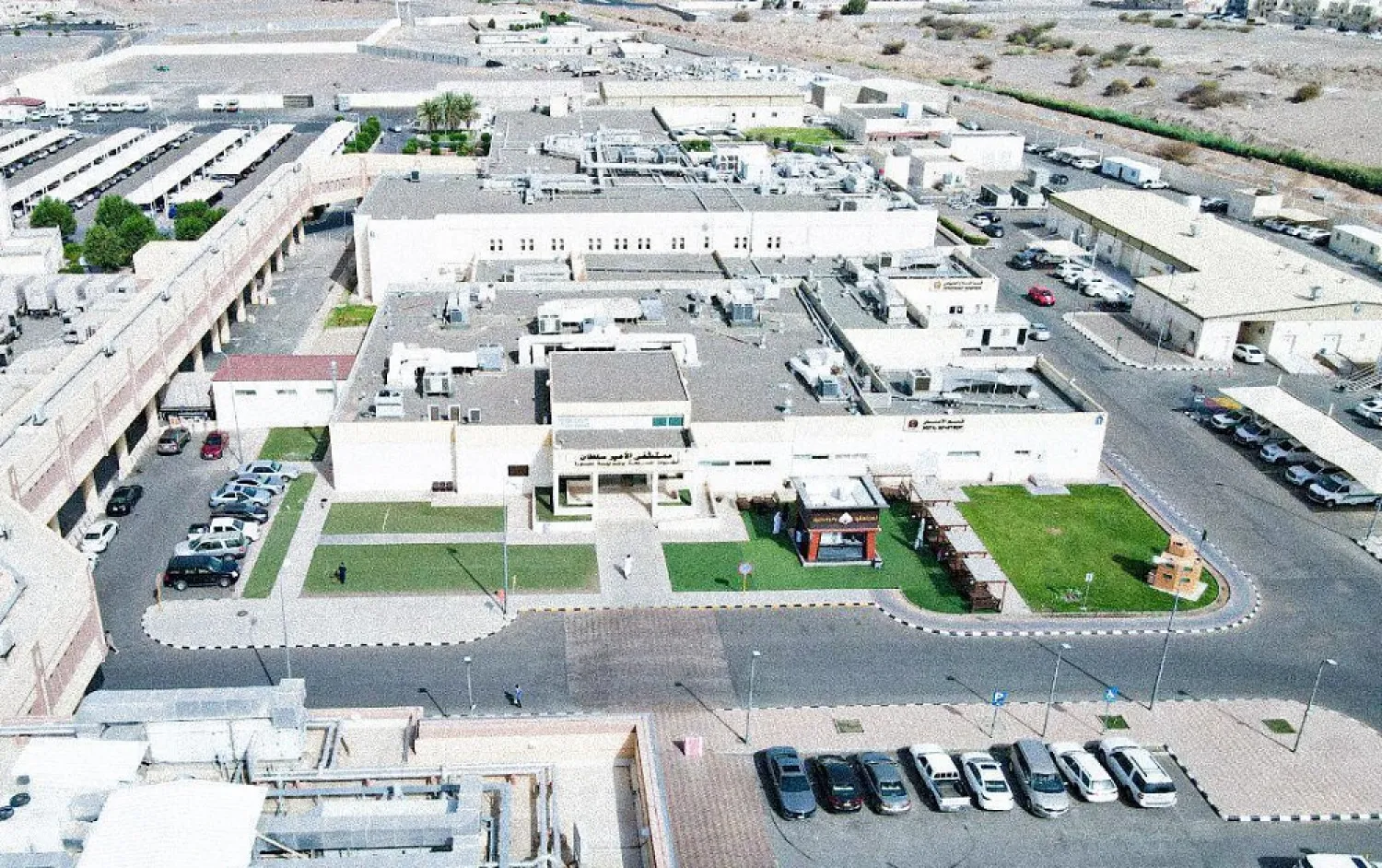 Crown Prince Mohammed bin Salman inaugurated eight housing and medical projects for Defense Ministry employees. (SPA)