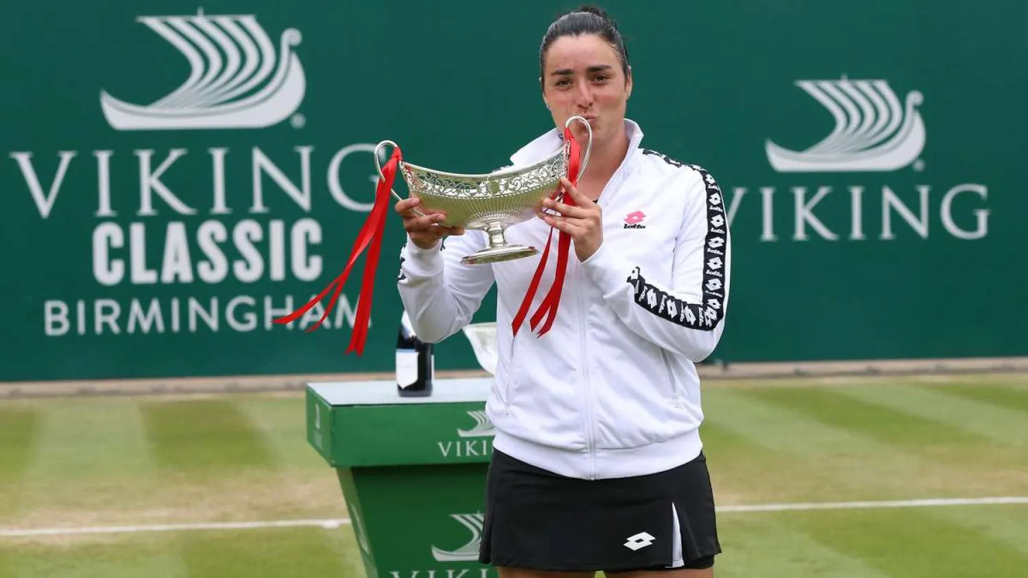 World No. 24 Ons Jabeur hopes her winning the Birmingham Classic trophy will inspire other Arab players. (Getty Images)
