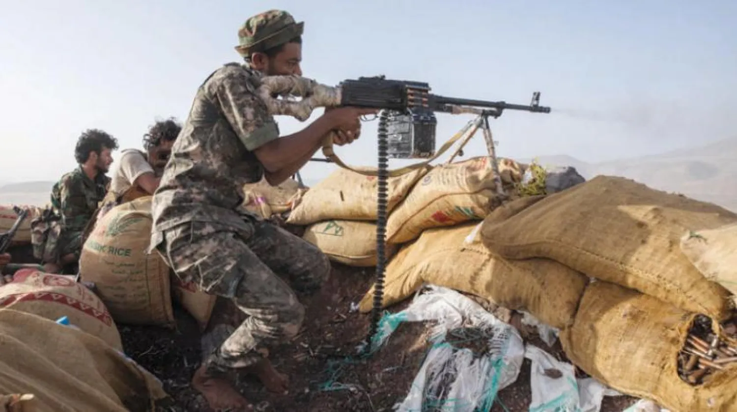 Marib'deki el-Kasara cephesinde Yemen ordusu savaşçıları (AP)