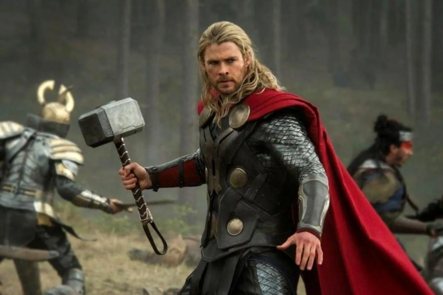 Thor'un şu ana kadarki en güçlü haliyle hayranlarının karşısına çıkacağı Love and Thunder'da Natalie Portman, Christian Bale gibi Hollywood yıldızları da yer alıyor (Marvel)